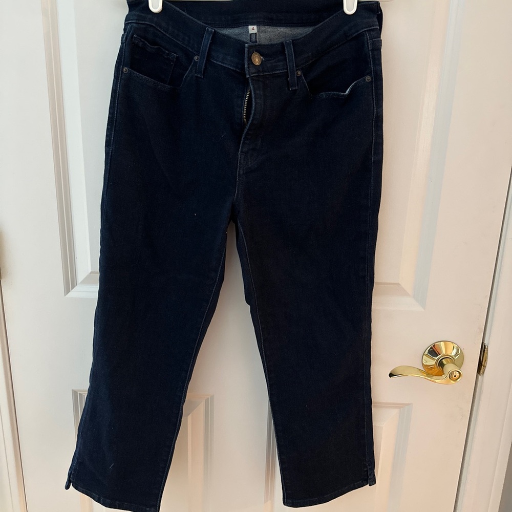Levi’s stretch capri size 4